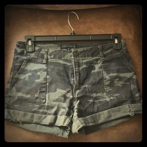 Sanctuary shorts. Camo